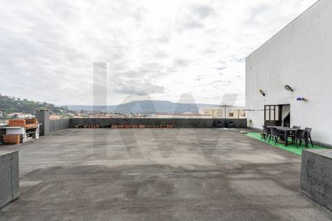 Apartamento T1+1 com Enorme Terraço Privativo