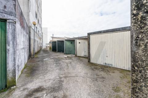 Apartamento T1+1 com Enorme Terraço Privativo