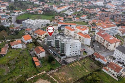 Apartamento T1+1 com Enorme Terraço Privativo