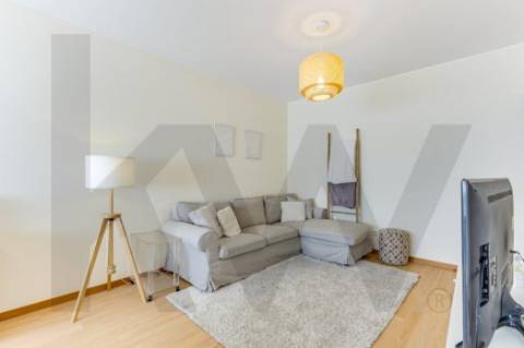 Apartamento T2 em São Mamede Infesta com excelente exposição solar.