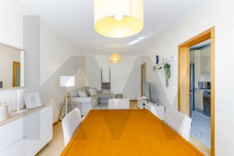 Apartamento T2 em São Mamede Infesta com excelente exposição solar.