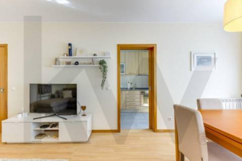 Apartamento T2 em São Mamede Infesta com excelente exposição solar.