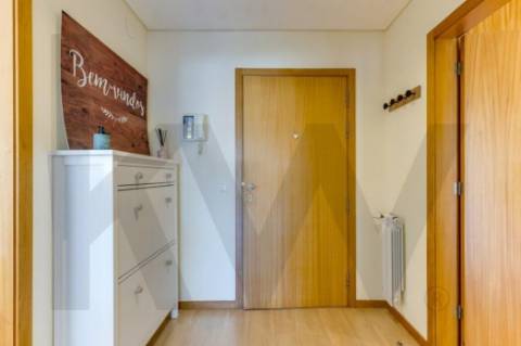 Apartamento T2 em São Mamede Infesta com excelente exposição solar.