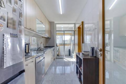 Apartamento T2 em São Mamede Infesta com excelente exposição solar.