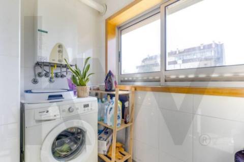 Apartamento T2 em São Mamede Infesta com excelente exposição solar.