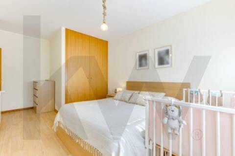 Apartamento T2 em São Mamede Infesta com excelente exposição solar.