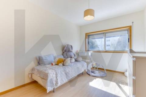 Apartamento T2 em São Mamede Infesta com excelente exposição solar.