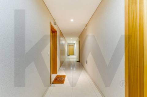 Apartamento T2 em São Mamede Infesta com excelente exposição solar.