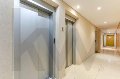 Apartamento T2 em São Mamede Infesta com excelente exposição solar.