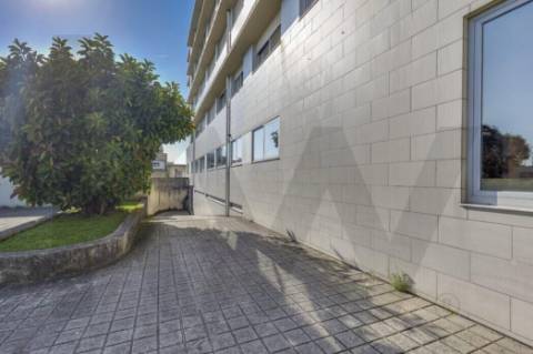 Apartamento T2 em São Mamede Infesta com excelente exposição solar.