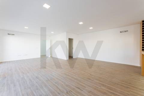 Moradia Térrea de luxo com três quartos suítes,  às portas da Cidade de Braga