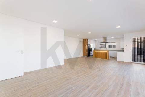 Moradia Térrea de luxo com três quartos suítes,  às portas da Cidade de Braga