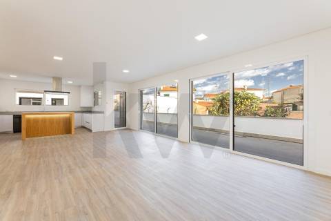 Moradia Térrea de luxo com três quartos suítes,  às portas da Cidade de Braga