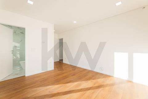 Moradia Térrea de luxo com três quartos suítes,  às portas da Cidade de Braga