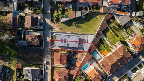 Moradia Térrea de luxo com três quartos suítes,  às portas da Cidade de Braga