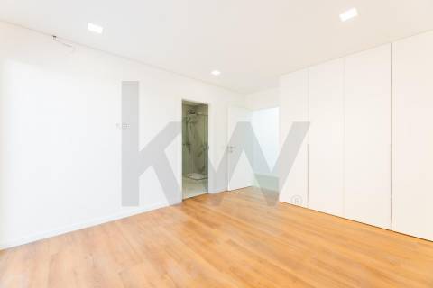 Moradia Térrea de luxo com três quartos suítes,  às portas da Cidade de Braga