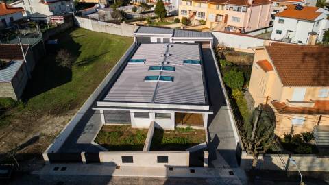 Moradia Térrea de luxo com três quartos suítes,  às portas da Cidade de Braga