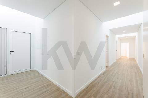 Moradia Térrea de luxo com três quartos suítes,  às portas da Cidade de Braga