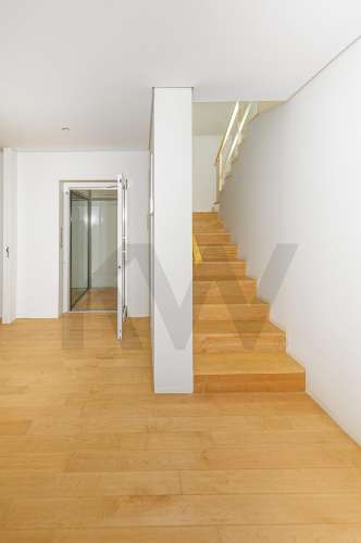 MORADIA T4+1 DE LUXO - RUA DE GONDARÉM (PORTO)