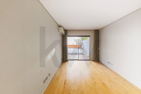 MORADIA T4+1 DE LUXO - RUA DE GONDARÉM (PORTO)