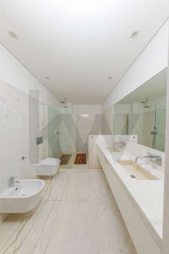 MORADIA T4+1 DE LUXO - RUA DE GONDARÉM (PORTO)