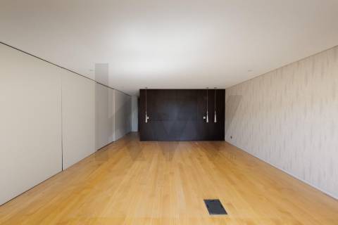 MORADIA T4+1 DE LUXO - RUA DE GONDARÉM (PORTO)