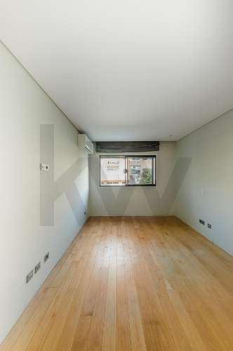 MORADIA T4+1 DE LUXO - RUA DE GONDARÉM (PORTO)