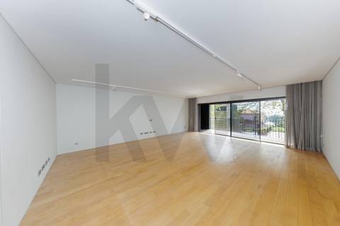 MORADIA T4+1 DE LUXO - RUA DE GONDARÉM (PORTO)