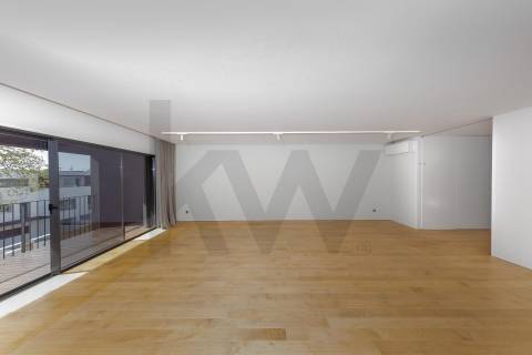 MORADIA T4+1 DE LUXO - RUA DE GONDARÉM (PORTO)