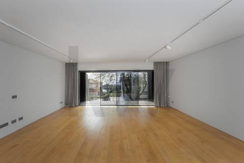 MORADIA T4+1 DE LUXO - RUA DE GONDARÉM (PORTO)