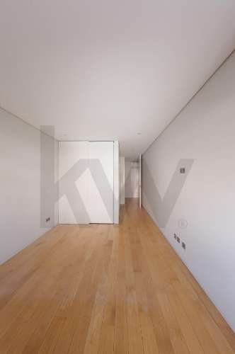 MORADIA T4+1 DE LUXO - RUA DE GONDARÉM (PORTO)