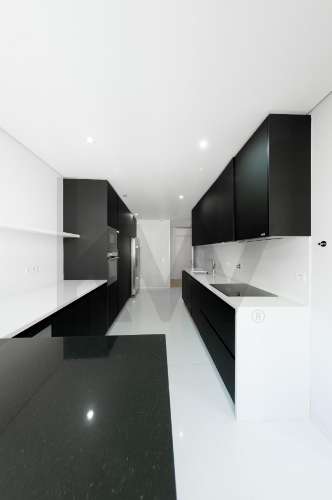 MORADIA T4+1 DE LUXO - RUA DE GONDARÉM (PORTO)