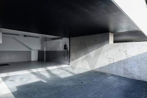 MORADIA T4+1 DE LUXO - RUA DE GONDARÉM (PORTO)