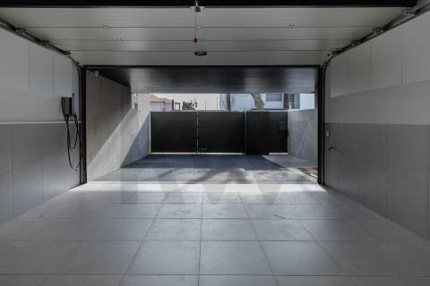 MORADIA T4+1 DE LUXO - RUA DE GONDARÉM (PORTO)