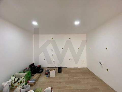 Moradia em Banda T3 C/ Terraço - EM RENOVAÇÃO - Alcongosta - Fundão