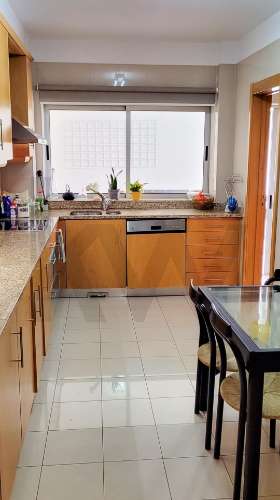 Apartamento T4 com Terraço, 2 Suítes e Box Fechada