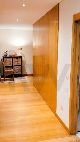 Apartamento T4 com Terraço, 2 Suítes e Box Fechada