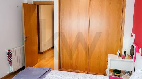 Apartamento T4 com Terraço, 2 Suítes e Box Fechada