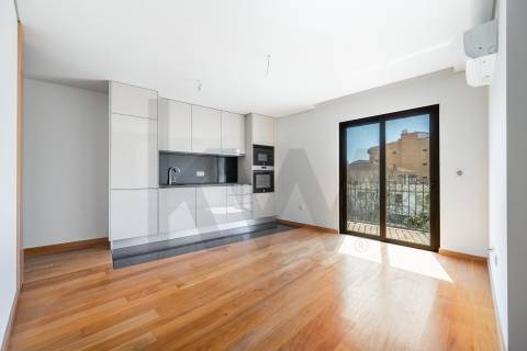 T1 com varanda a poente, novo, no centro de Leça da Palmeira