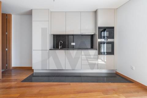 T1 com varanda a poente, novo, no centro de Leça da Palmeira