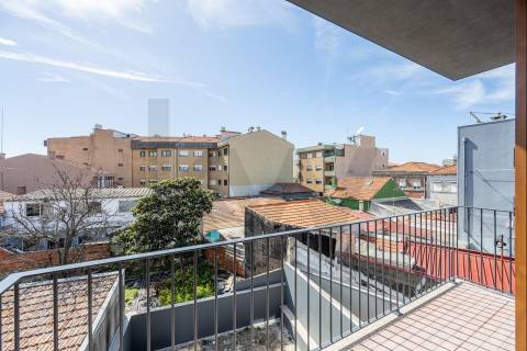 T1 com varanda a poente, novo, no centro de Leça da Palmeira