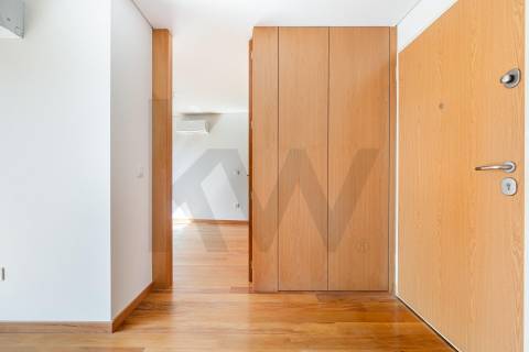 T1 com varanda a poente, novo, no centro de Leça da Palmeira