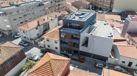 T1 com varanda a poente, novo, no centro de Leça da Palmeira