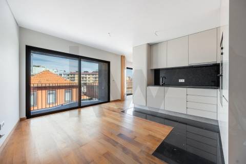 T1 frente, com varanda, novo, no centro de Leça da Palmeira