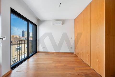 T1 frente, com varanda, novo, no centro de Leça da Palmeira