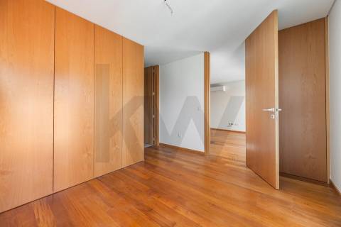 T1 frente, com varanda, novo, no centro de Leça da Palmeira