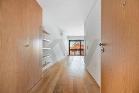 T1 frente, com varanda, novo, no centro de Leça da Palmeira