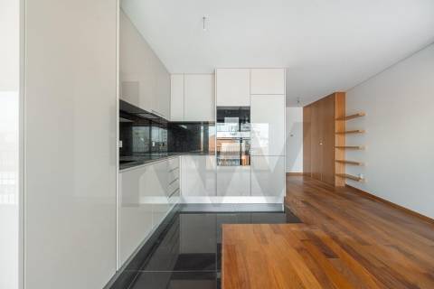 T1 frente, com varanda, novo, no centro de Leça da Palmeira