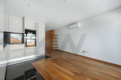 T1 frente, com varanda, novo, no centro de Leça da Palmeira