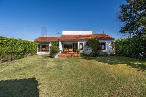 Moradia térrea nas "Quintas do Norte" com jardim e garagem - entre a praia e a ria